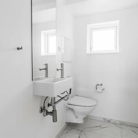Apartman Top Floor With Private Balcony *