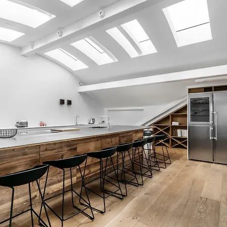 Top Floor With Private Balcony Apartman