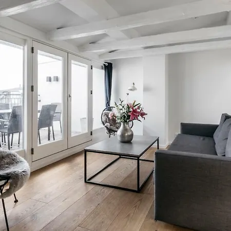Top Floor With Private Balcony Apartment *