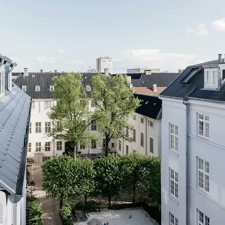 Top Floor With Private Balcony *